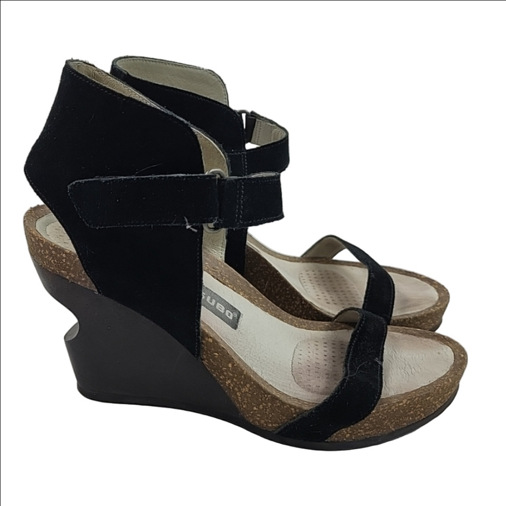 TSUBO Tehina Black Suede Wedge Cork Platform Ankle Strap Women's Sandals Sz 7